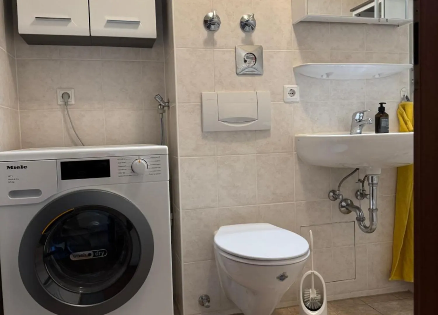 Schoenes Ruhiges Privatzimmer Munich Homestay